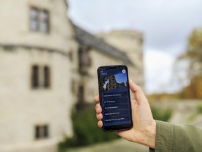 Bilder: Christopher Horstmann, wissenschaftlicher Volontär des Kreismuseums, hat die neue App erarbeitet. ©Kreismuseum Wewelsburg